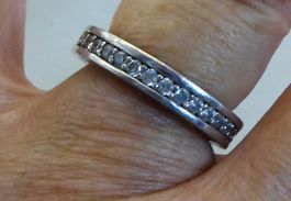 Ring 925 Silber mit synthetischen Steinen