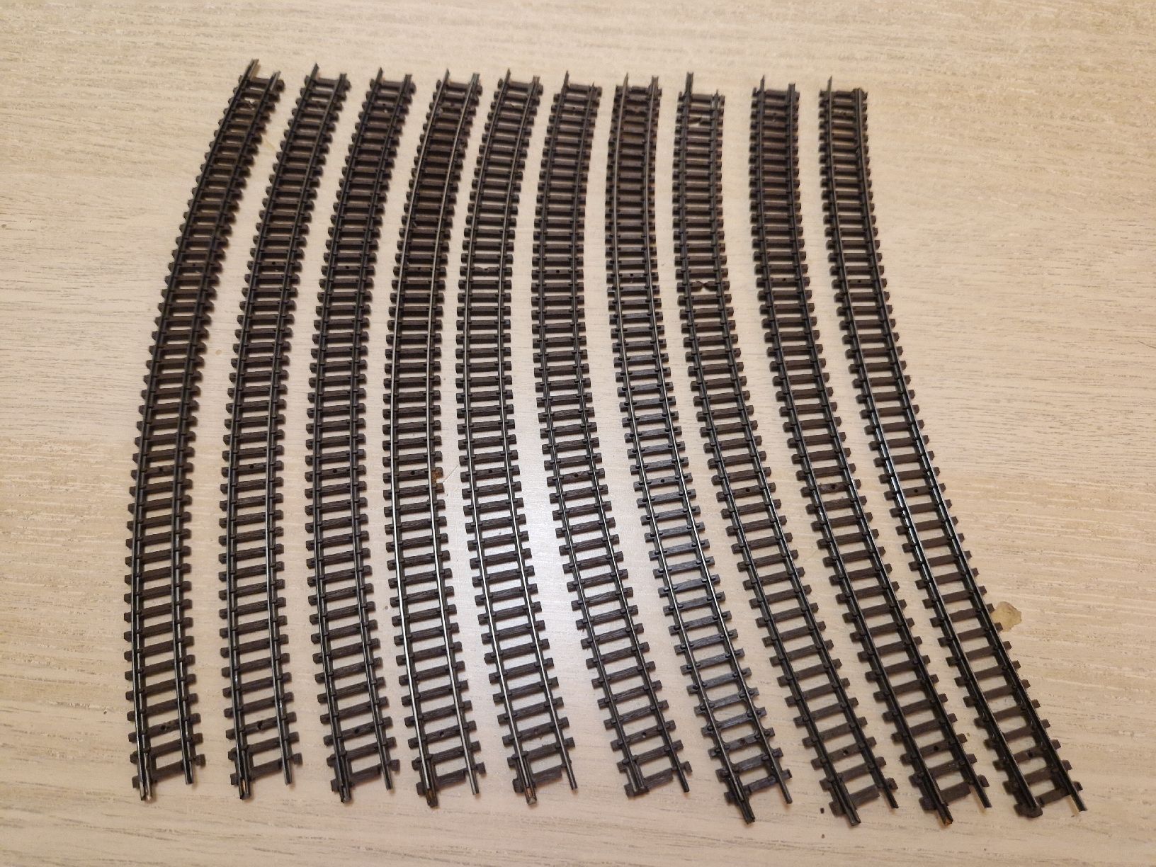 Arnold Modellini di ferrovie: Arnold N 10 x 0163 Gebogenes gleis – Usato da St-Aubin-Sauges venduto da tantome