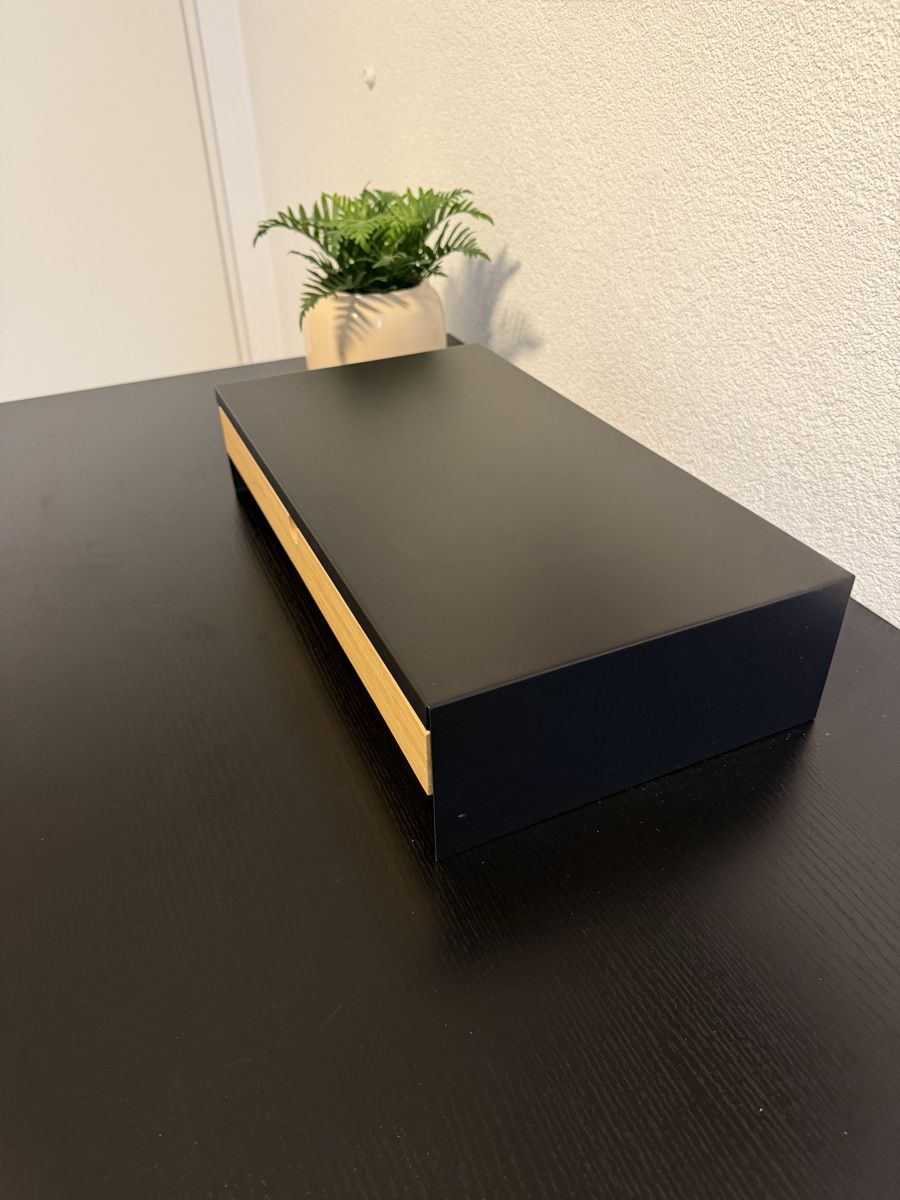 Staffa per monitor: ELLOVEN IKEA Monitorerhöhung mit Schublade – Usato da Steinebrunn venduto da Stemmel 1