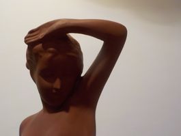 Antike Terrakotta-Figur "Susanna beim  Baden"