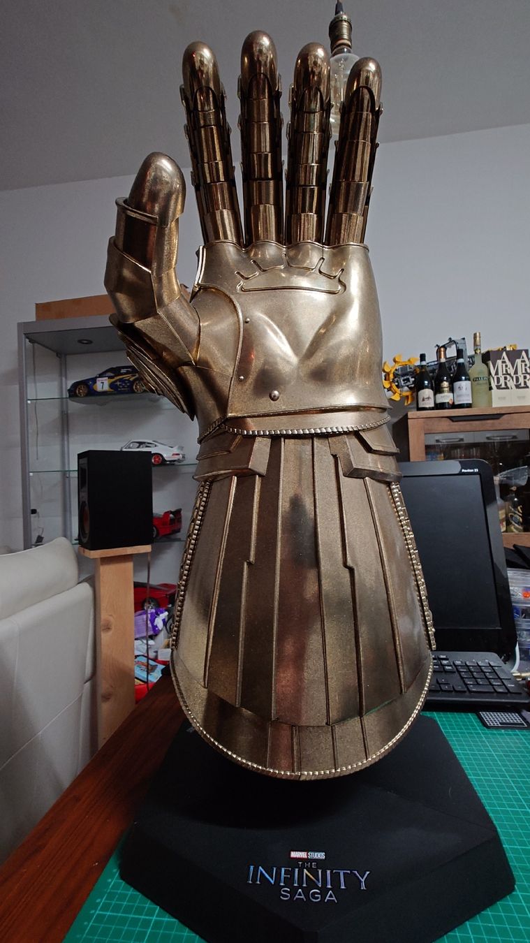 Marvel Statuette: Marvel Infinity Saga Gauntlet 73 cm metal with light – Nuovo (secondo la descrizione) da Balerna venduto da joefalchetto01 4