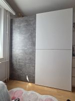 Schwebetürenschrank weiss grau gebrauchter Zustand