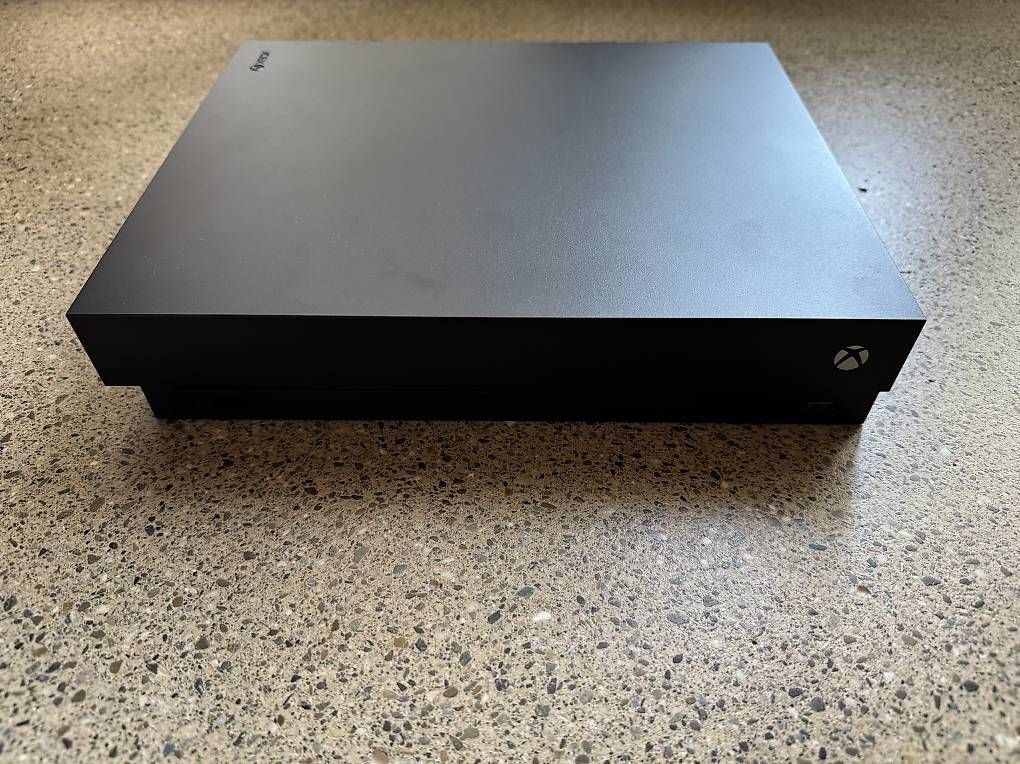 Console: Xbox one X 1TB – Usato da Marly venduto da AlexandreM27 1