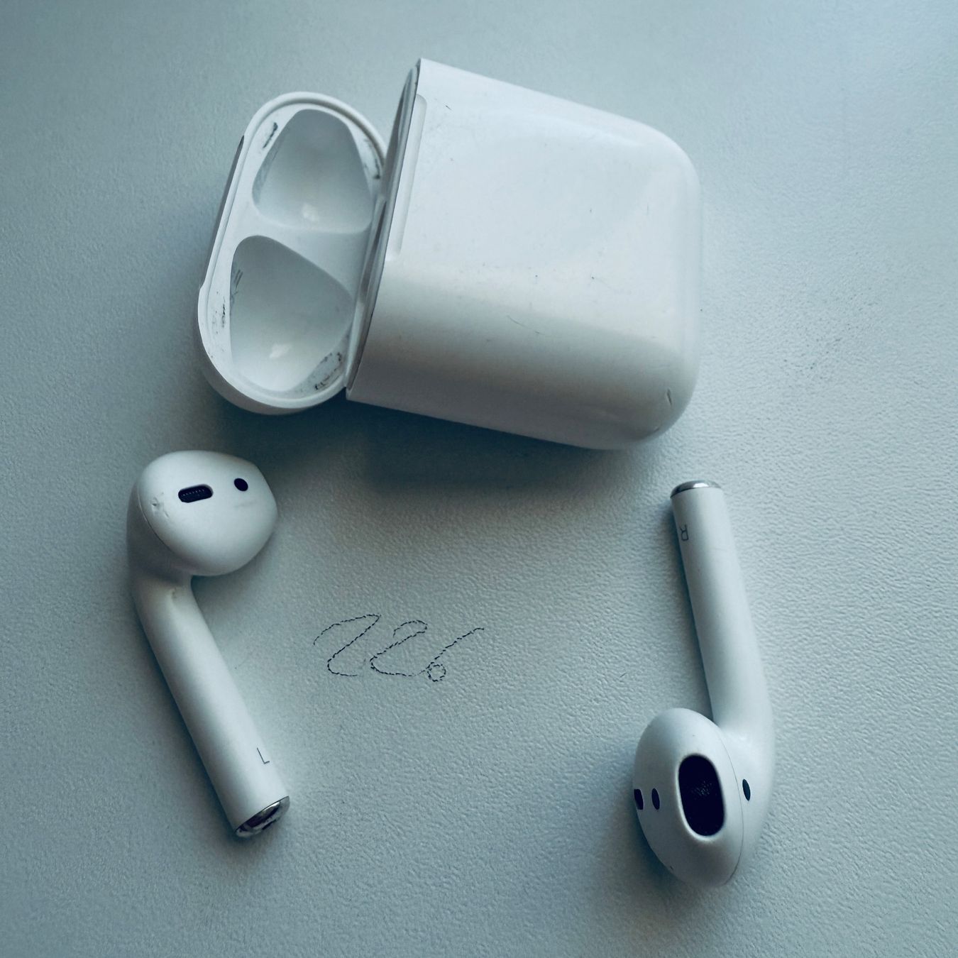 Apple Cuffie: Original Apple AirPods 2 Gen. Wireless Kopfhörer & Case – Usato da Basel venduto da MY.AIRPODS.SHOP 1
