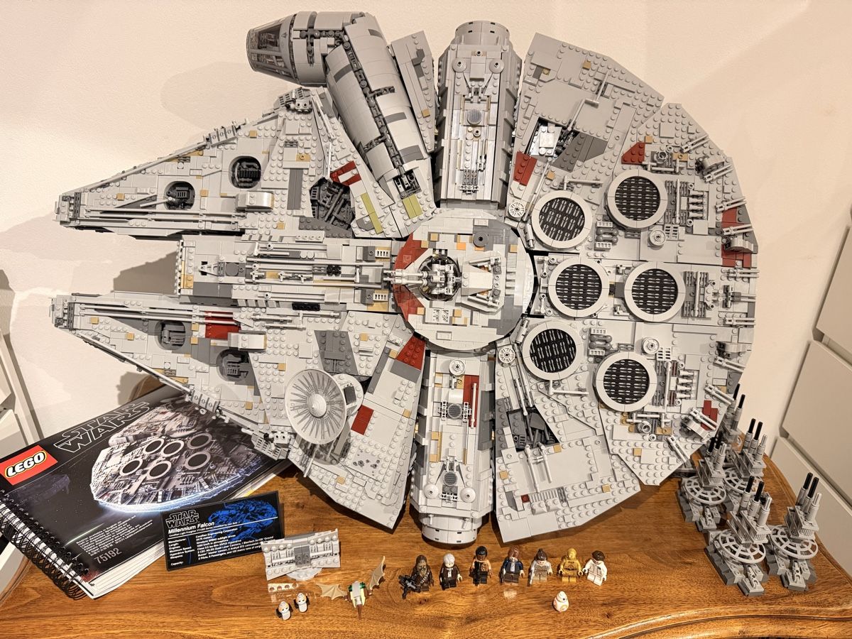 Lego Kit di costruzioni: Lego UCS Star Wars 75192 Faucon Millenium – Usato da Vionnaz venduto da Bachi-Bouzouk1985
