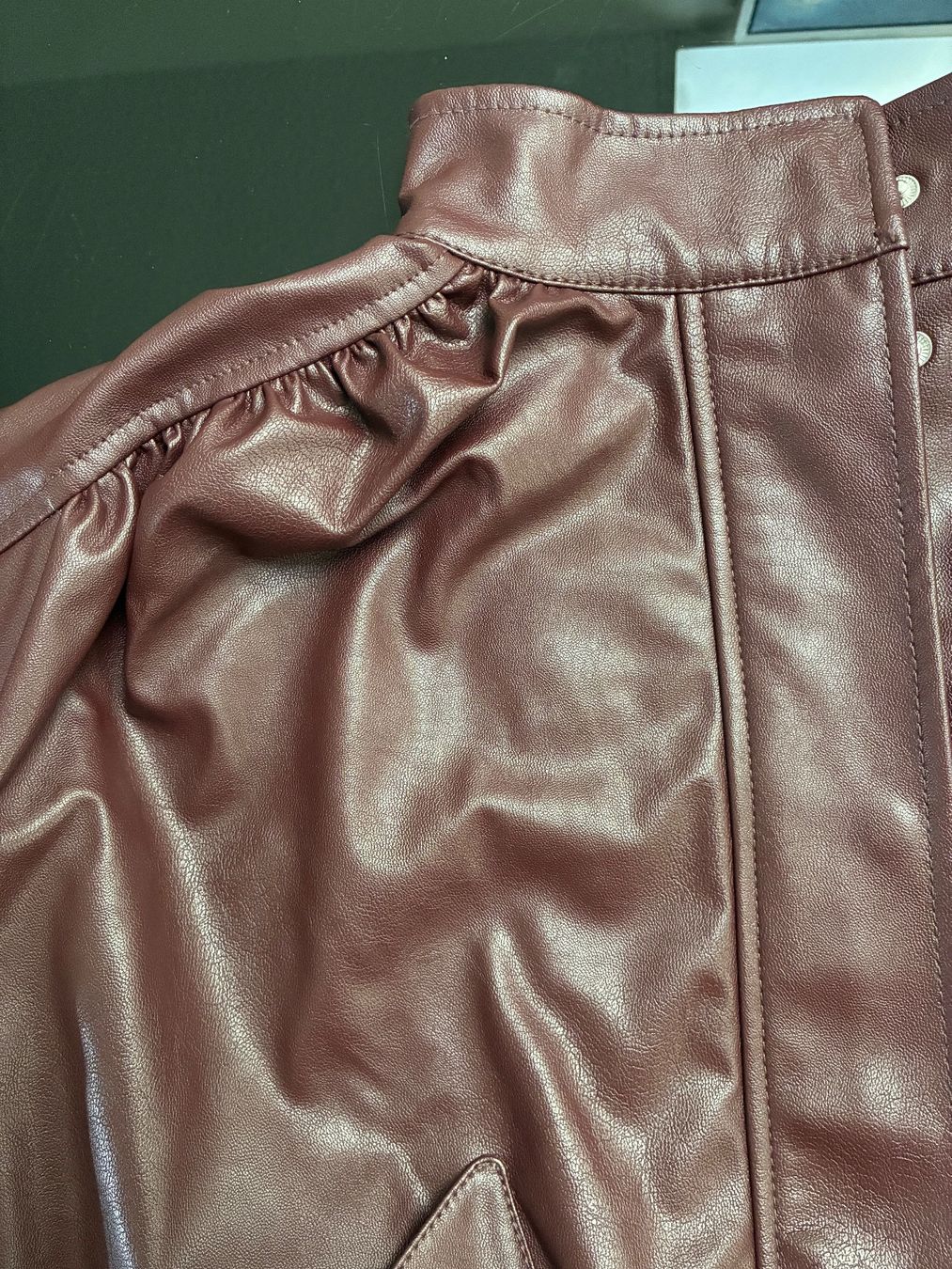 H&M Giacche: Weinrote kurze Lederjacke – Usato da Wettingen venduto da mel_2thb 2