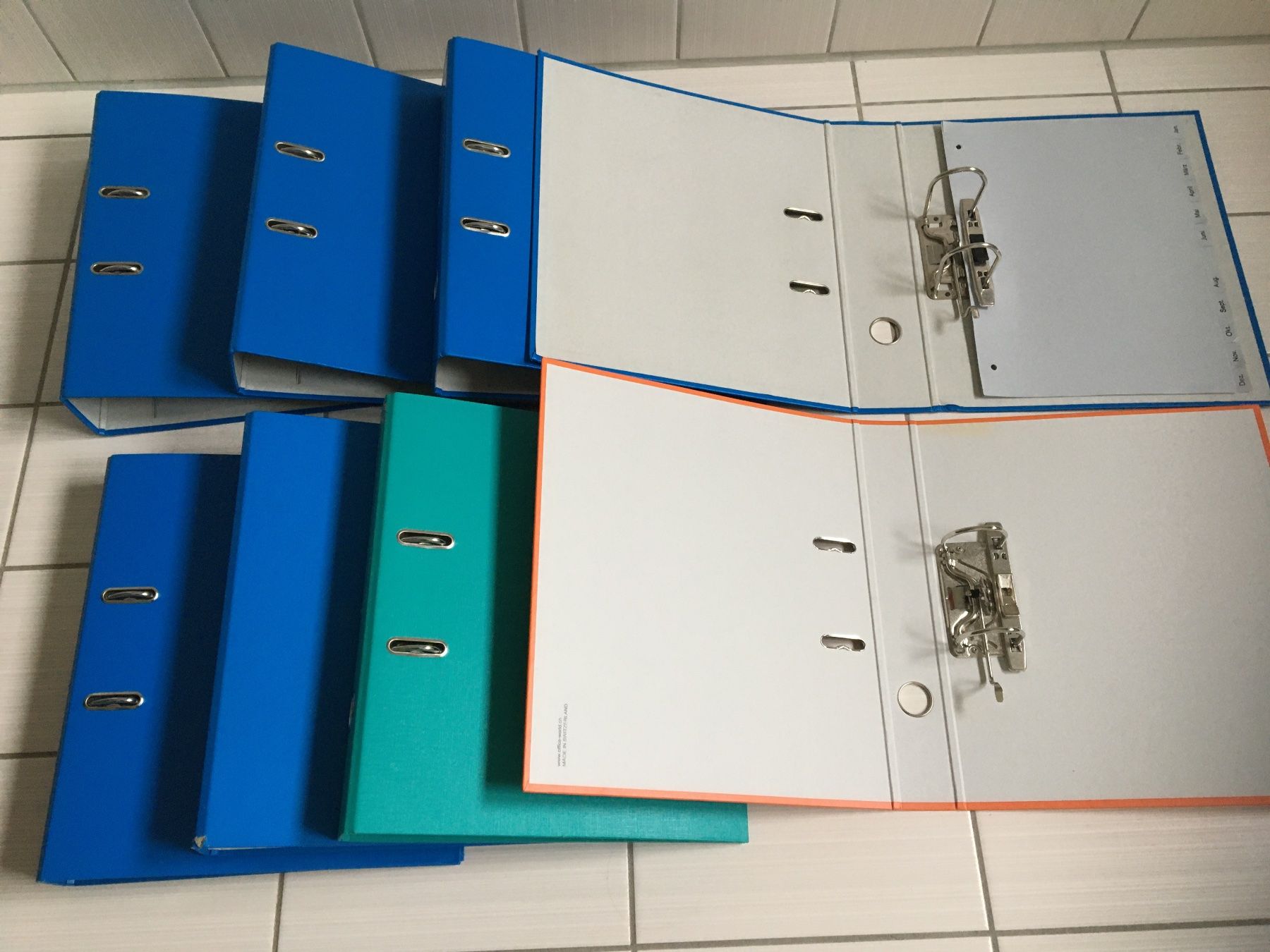 Ordner: 2x4 Ordner in 2 verschiedenen Dicken – Gebraucht aus Arth von Vrecam51