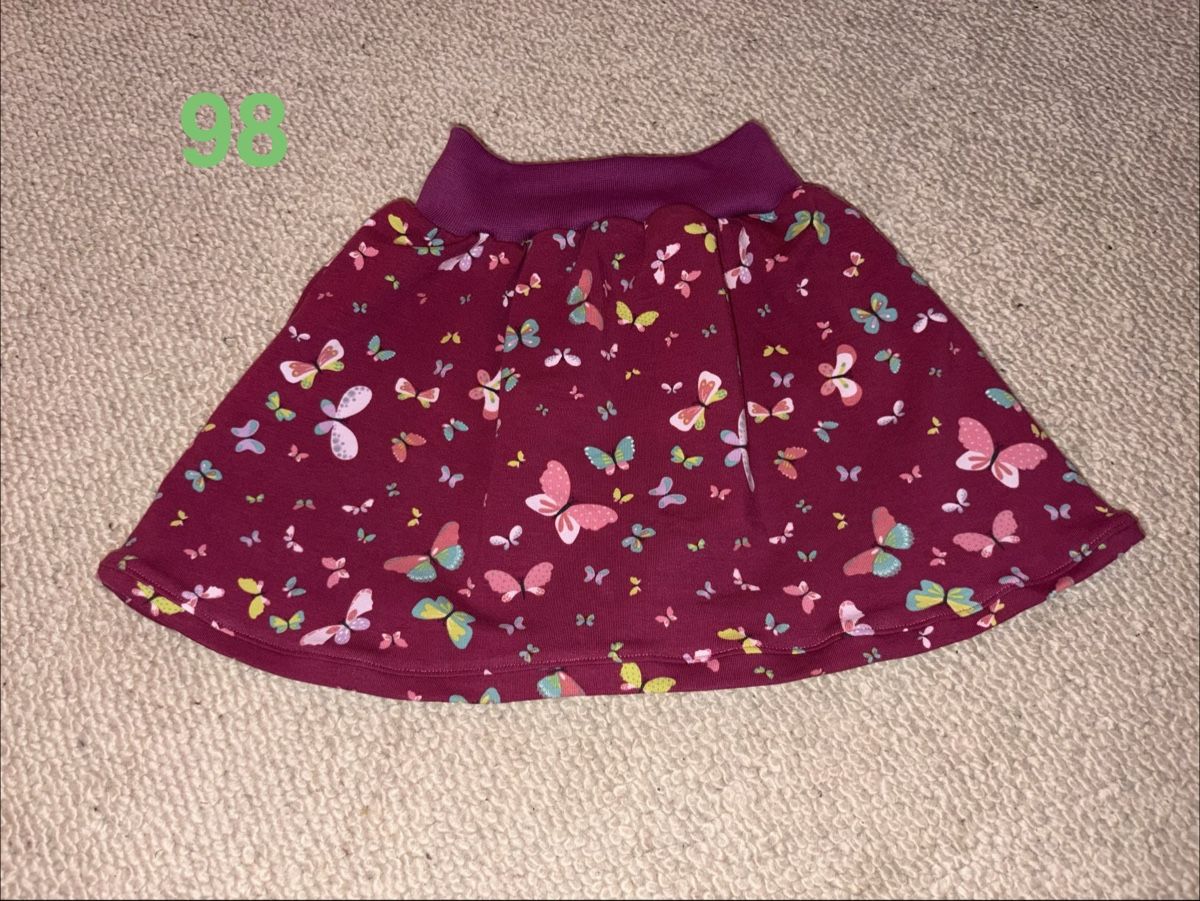 Robes et jupes: Neues Handmade Jersey Jupe 98 – Neuf avec emballage d'origine à Latterbach par eselin23