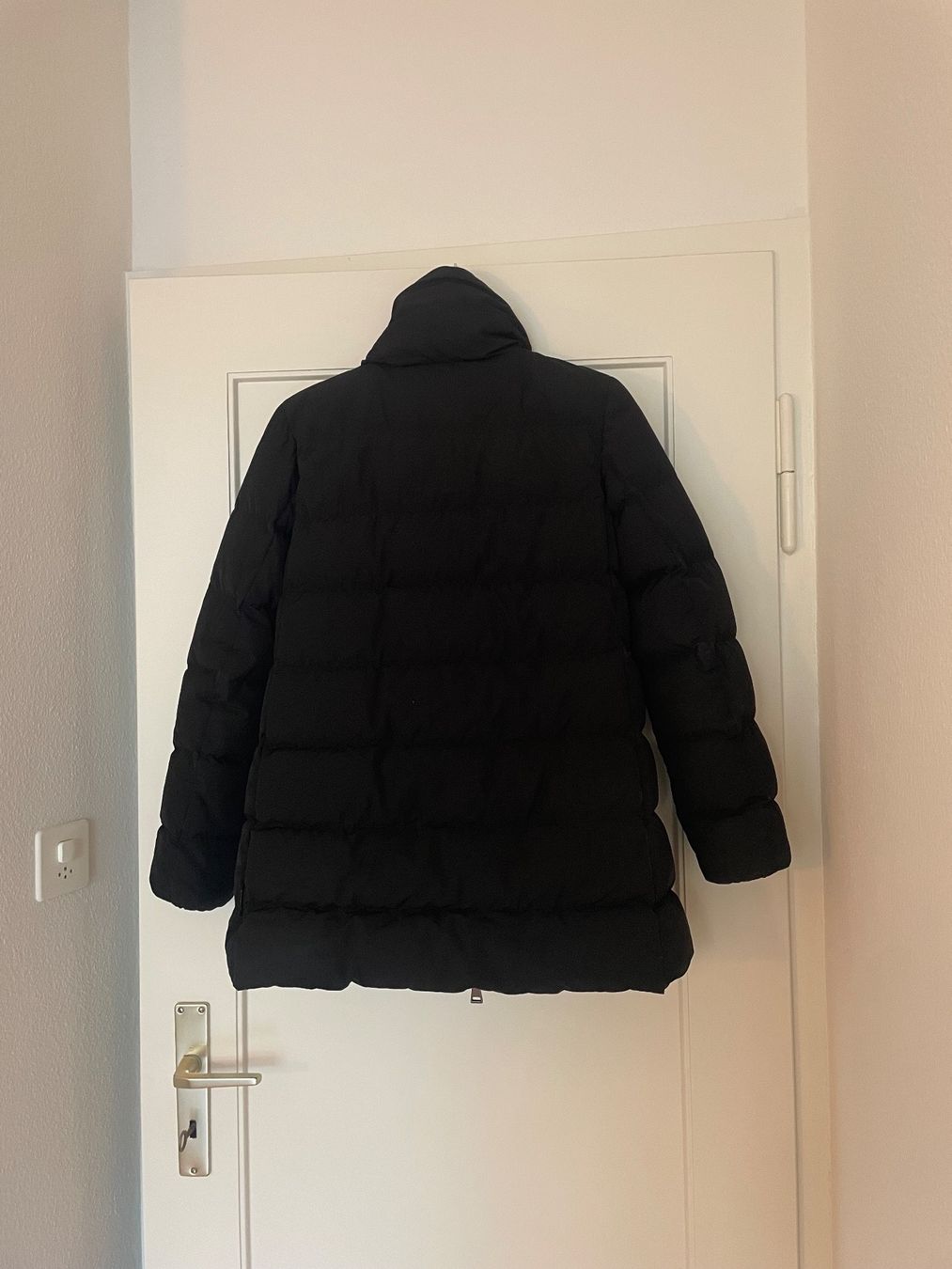 Cappotti: schwarzer Moncler Wintermantel – Usato da Zürich venduto da ohanag 2