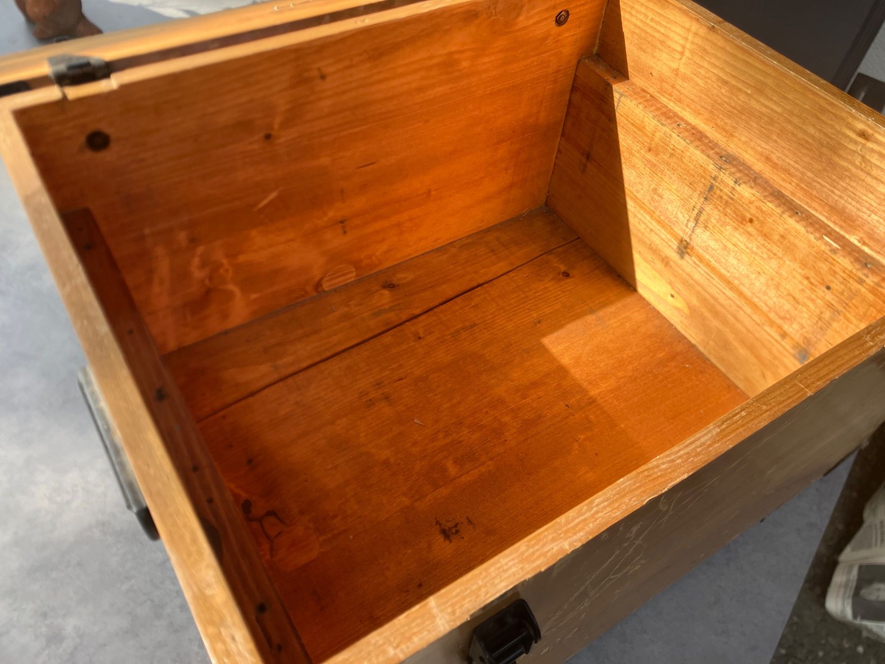 Transportkisten: Holzkiste mit Griffen – Gebraucht aus Lyss von Punktum01 4