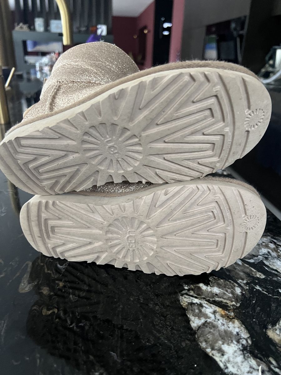 Ugg Scarpe per ragazze: UGG Schuhe Grösse 36 – Usato da Hettenschwil venduto da Lilifee12 3