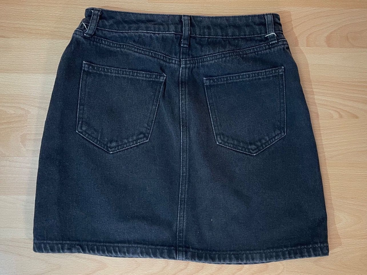 Röcke: Mini jupe en jeans XS – Gebraucht aus Chamoson von daleva0204 1