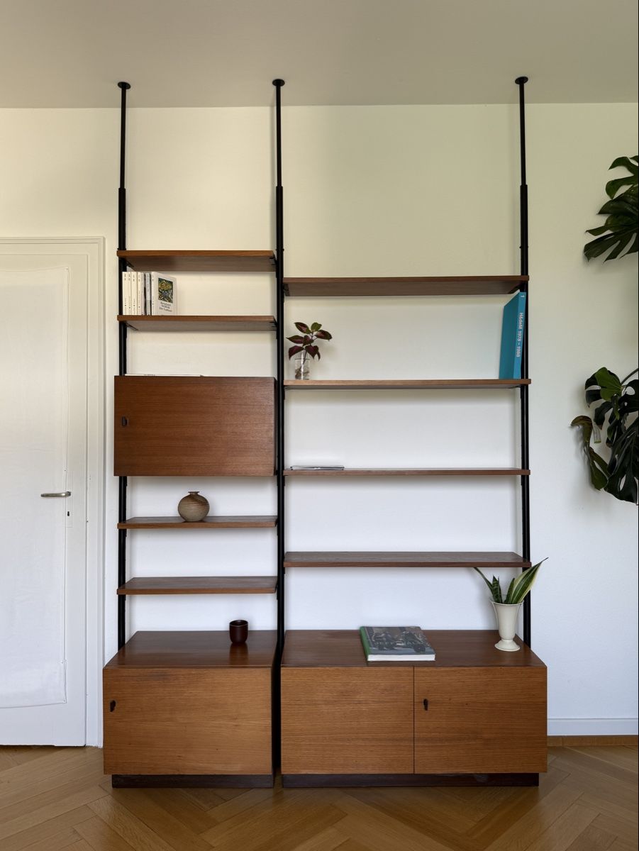 Regale: Midcentury Teak Teleskopregal – Gebraucht aus Basel von Barty 1