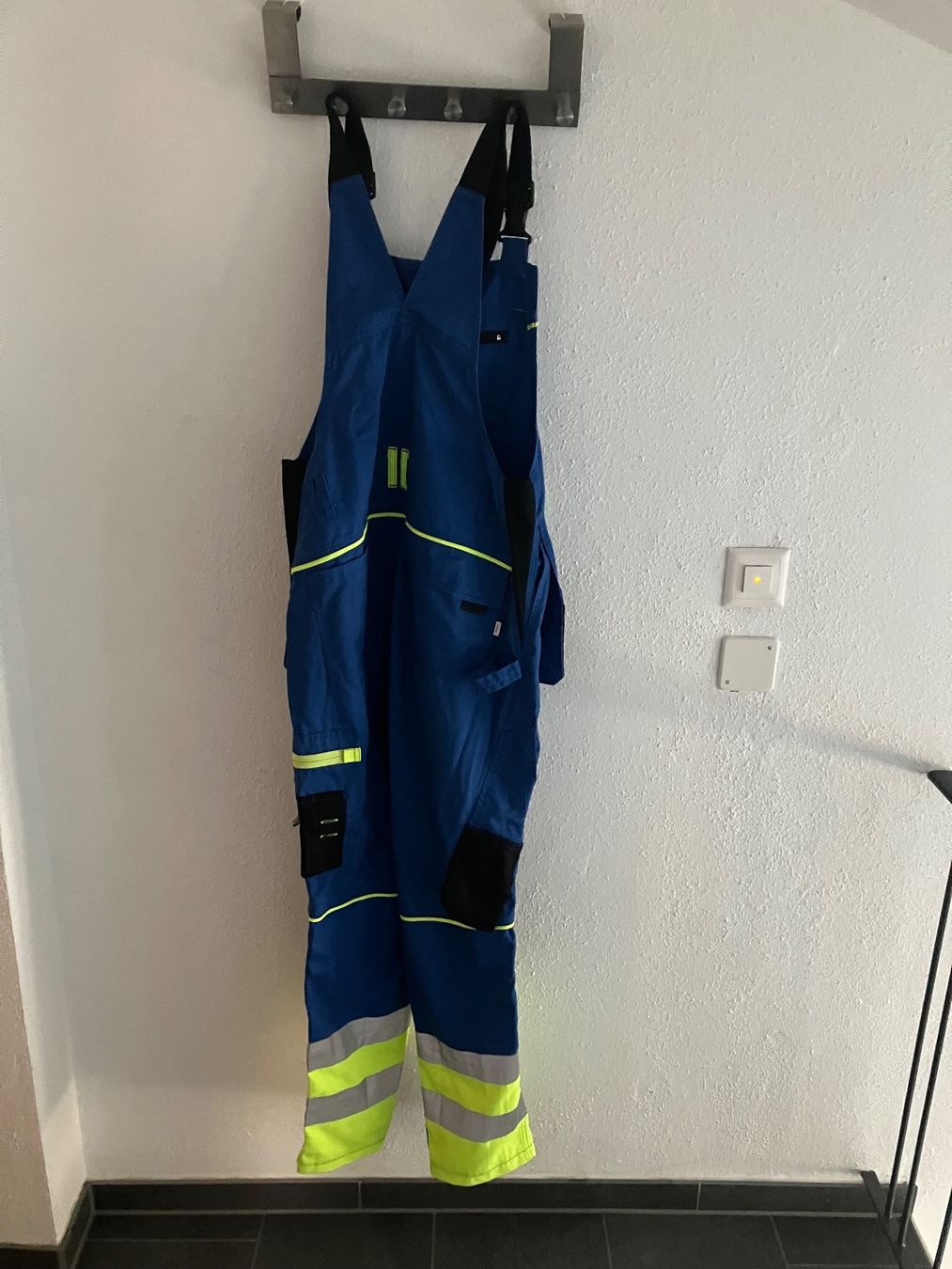 Kleiderpakete: Arbeitskleidung / Jacke und Latzhose – Gebraucht aus Bettwiesen von Zustand57 3