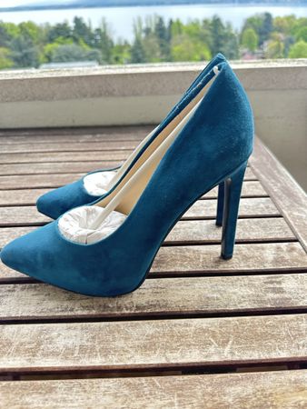 Turquoise suede Nine West pumps, high heels, size 38