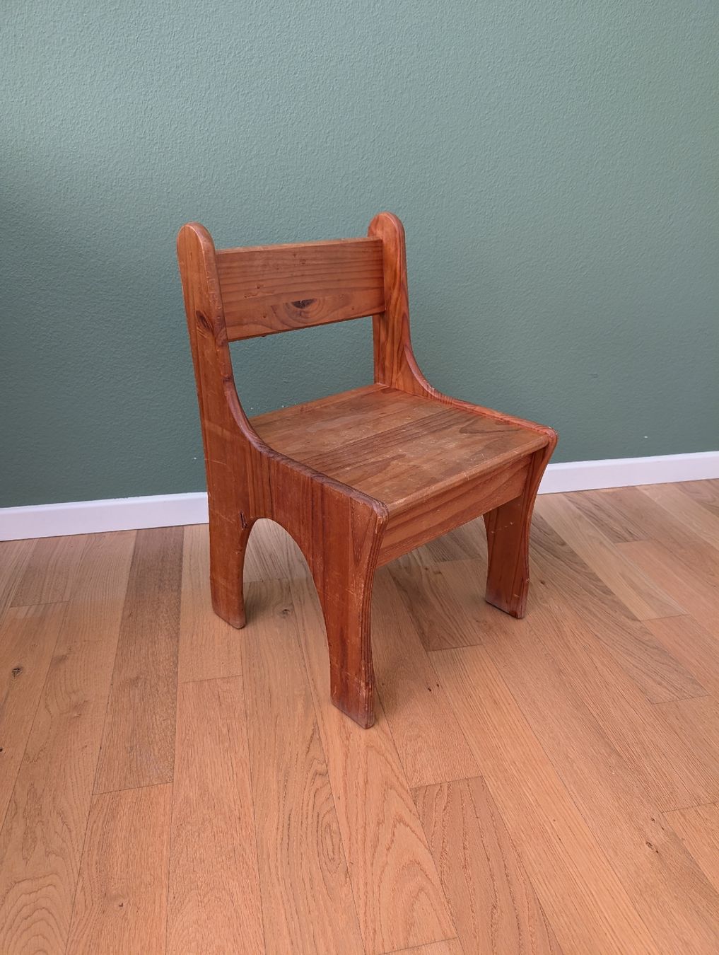 Chaises: Kindermöbel Holzstuhl gebraucht – D'occasion à Küsnacht ZH par Kharif