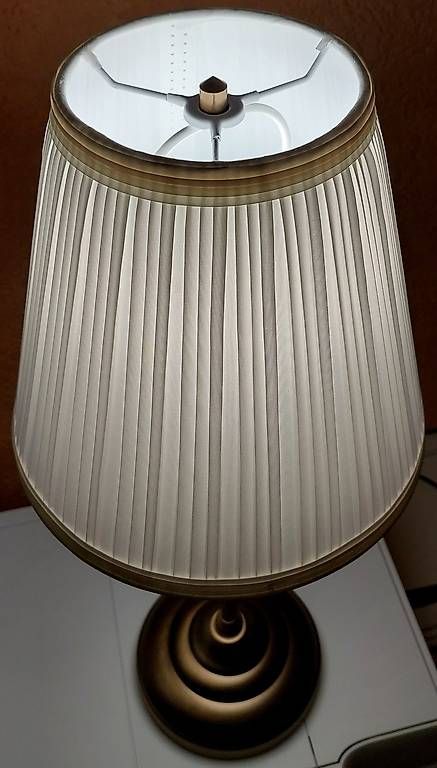 Lampes: Tischständerlampe klassisch – Neuf (Voir description) à Oberwangen b. Bern par mfmr 2