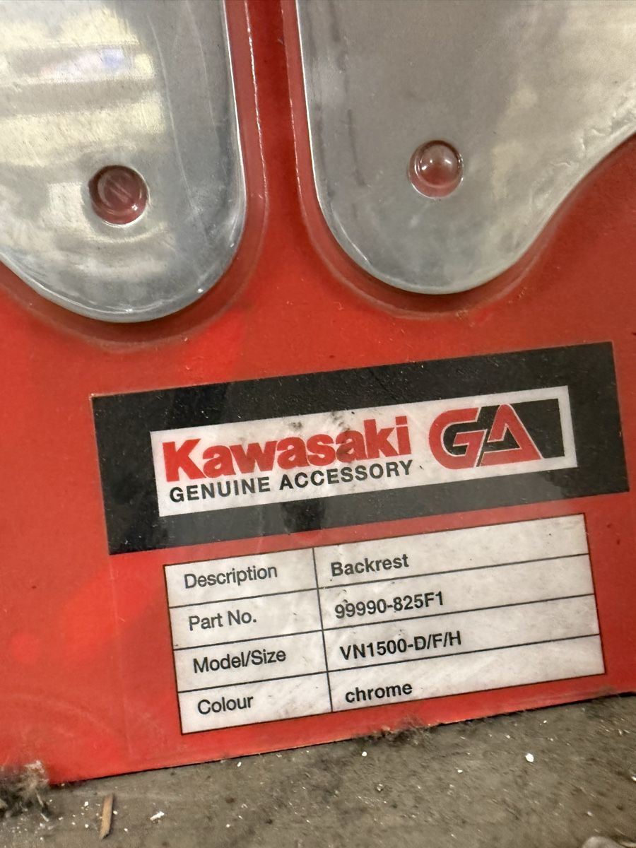 Kawasaki Alle Motorradersatzteile: Kawasaki VN1500 Sissybar Rückenlehne Chrom - NEU & OVP – Neu (gemäss Beschreibung) aus Buochs von 18-84