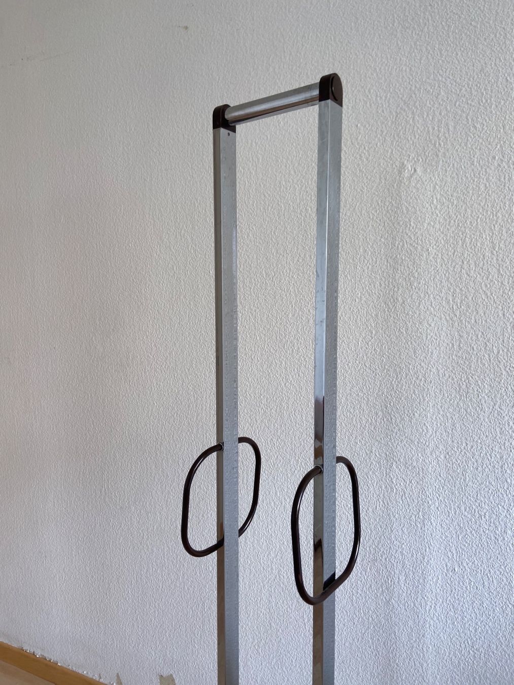 Garderobe: 🟢   Garderobe - Space Age Stil 1970 – Gebraucht aus Zürich von trashtussi 3
