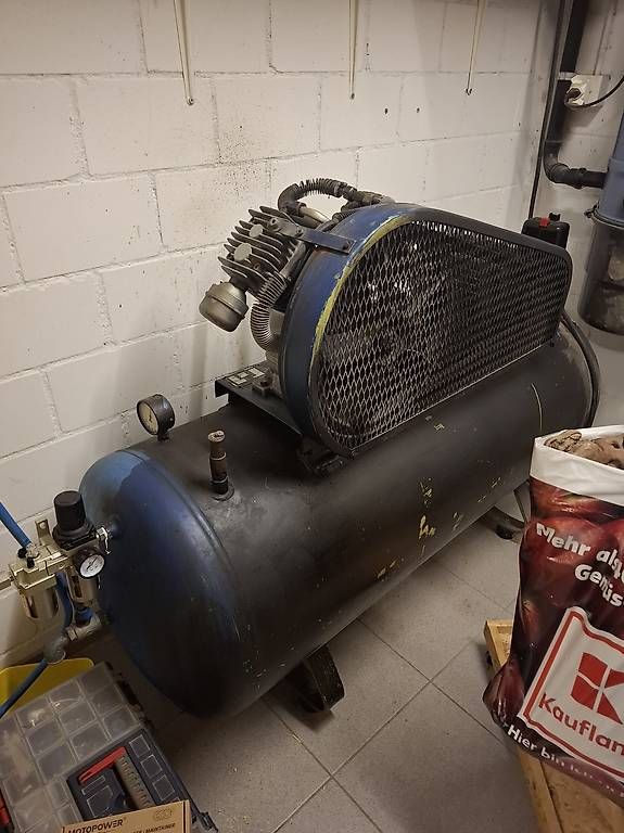 Compressori: Luftkompressor 250L – Usato da Hüttlingen venduto da Ideale 2