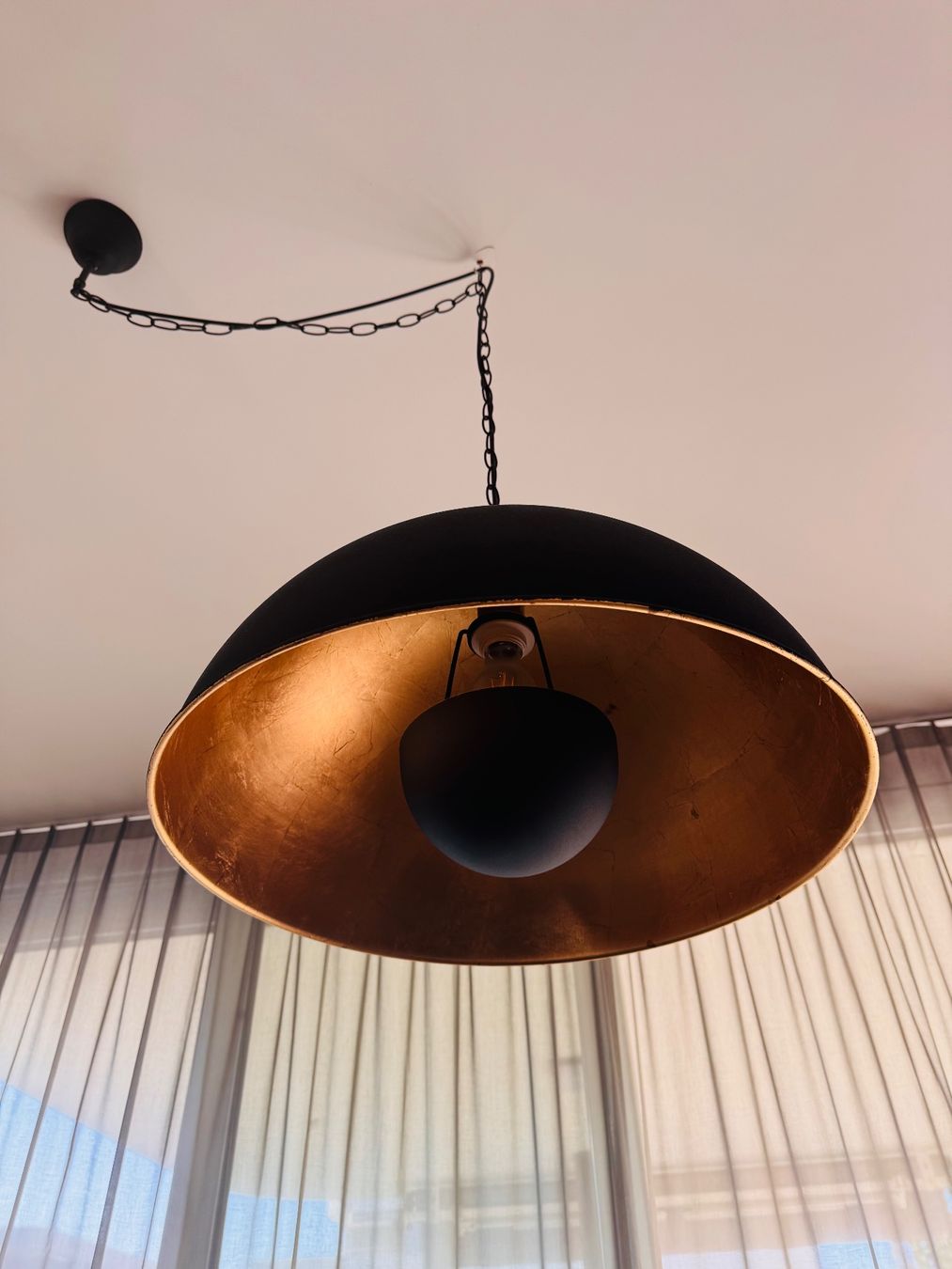 Lampadari & plafoniere: Schwarze Pendelleuchte mit goldener Innenseite – Usato da Weinfelden venduto da Jana_JJ 4