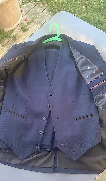 Costumes: Anzug dunkelblau mit Gilet – D'occasion à Binningen par Bebbi28 3