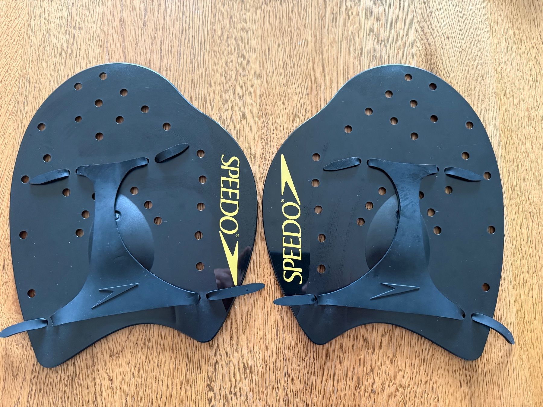 Piscine: Speedo Schwimm Paddles gross – Usato da Celerina / Schlarigna venduto da sol_and_art