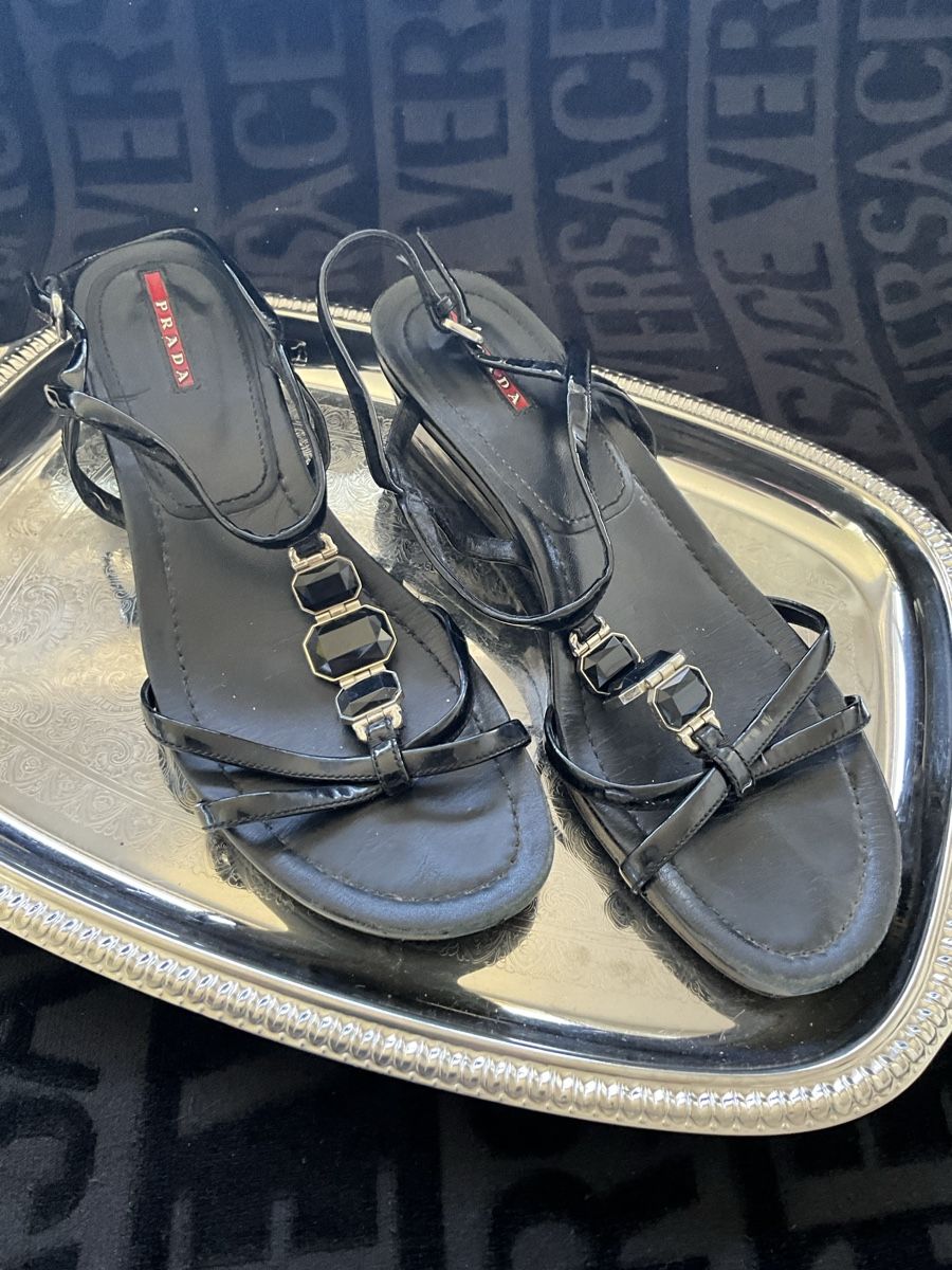 Prada Scarpe da donna: Schwarze Prada Sandalen Gr. 38 – Usato da Zürich venduto da thovala