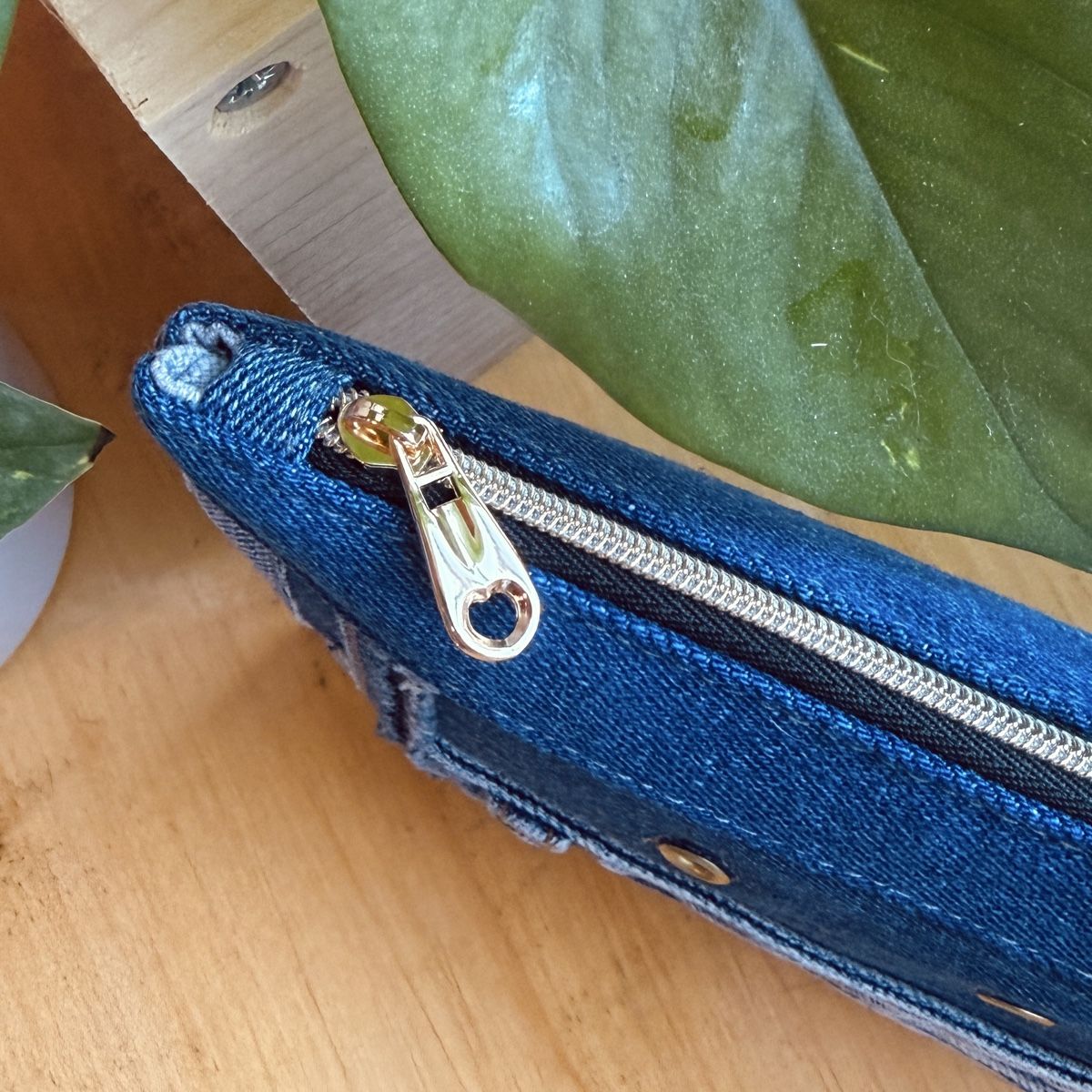 Borse: Handgemachte Denim-Clutch – Nuovo e nell'imballaggio originale da Wald ZH venduto da 2kndPlant 1