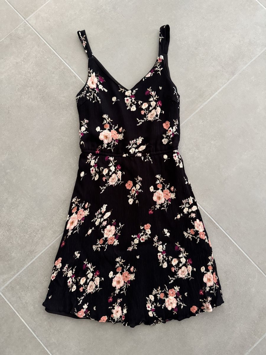 Only Kleider: Kleid ONLY Blumenmuster Schwarz Grösse 34 – Gebraucht aus Frick von Cirilla 6