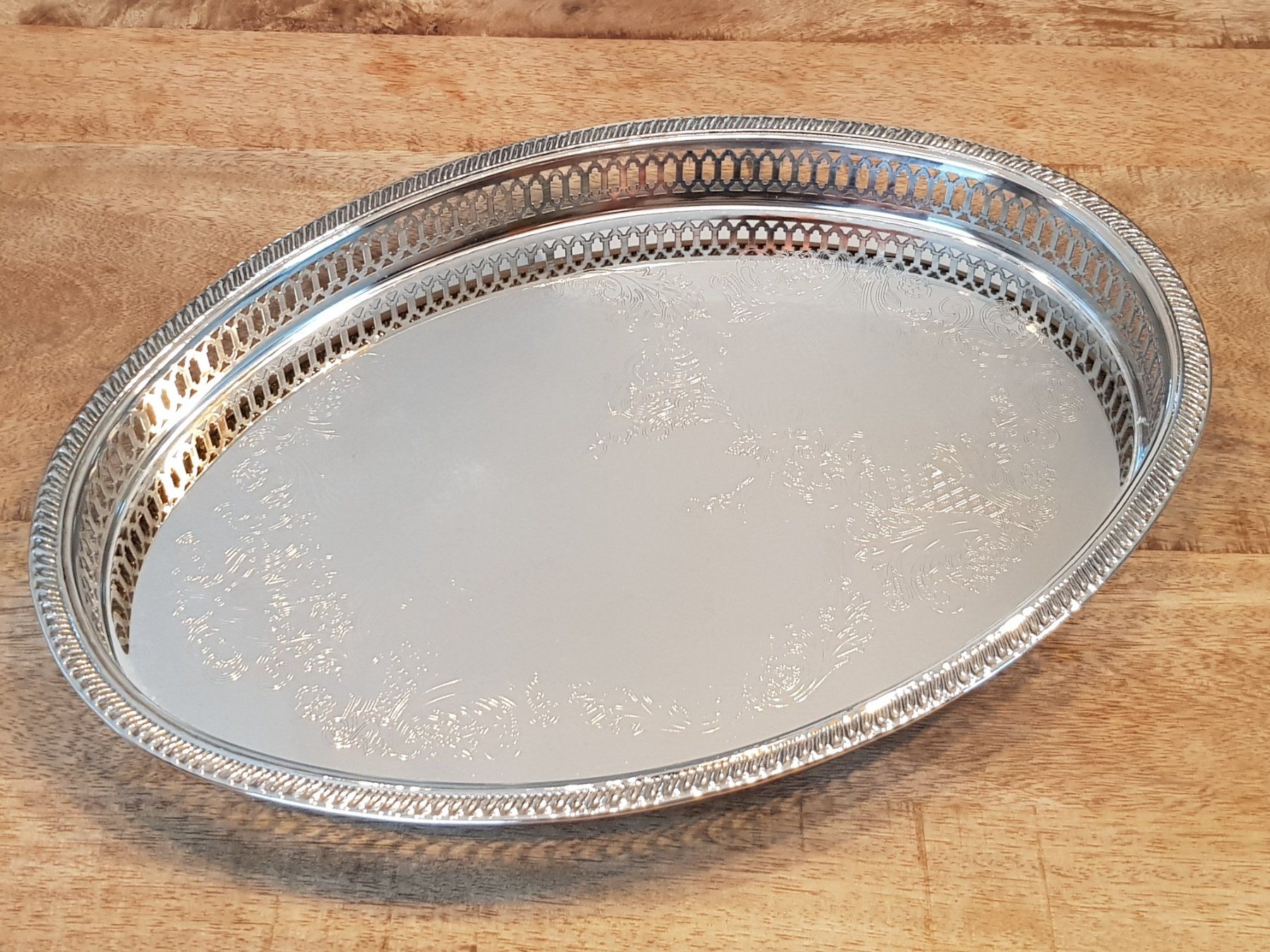Piatti di portata: Tablett Metall Silber zum Servieren oder als Deko Platte – Usato da Kappelen venduto da swyder