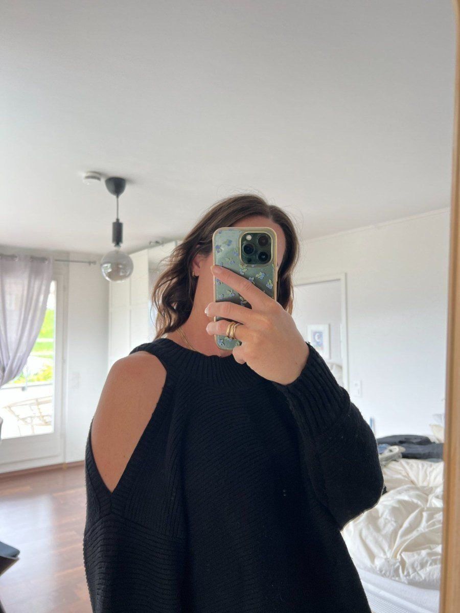 Pulls & Sweat-shirts: ZARA Strickpullover mit freien Schultern, Size S – D'occasion à Muri b. Bern par SigridW