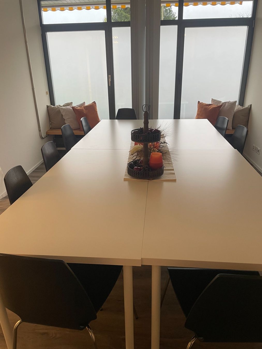 Ikea Set di tavolo e panche: Besprechungstisch oder Gruppenraumtisch – Usato da Wädenswil venduto da lei_mh9s
