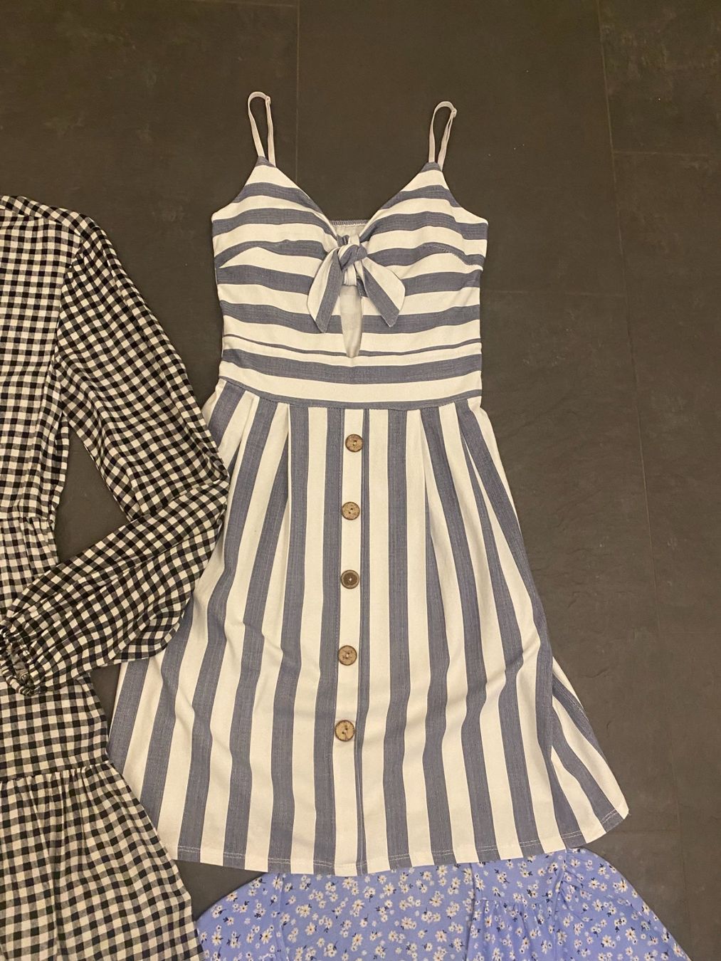 Kleiderpakete: 4 Stk. Kleider/Jumpsuit-Set Gr. S – Gebraucht aus Bonstetten von VCLS 3