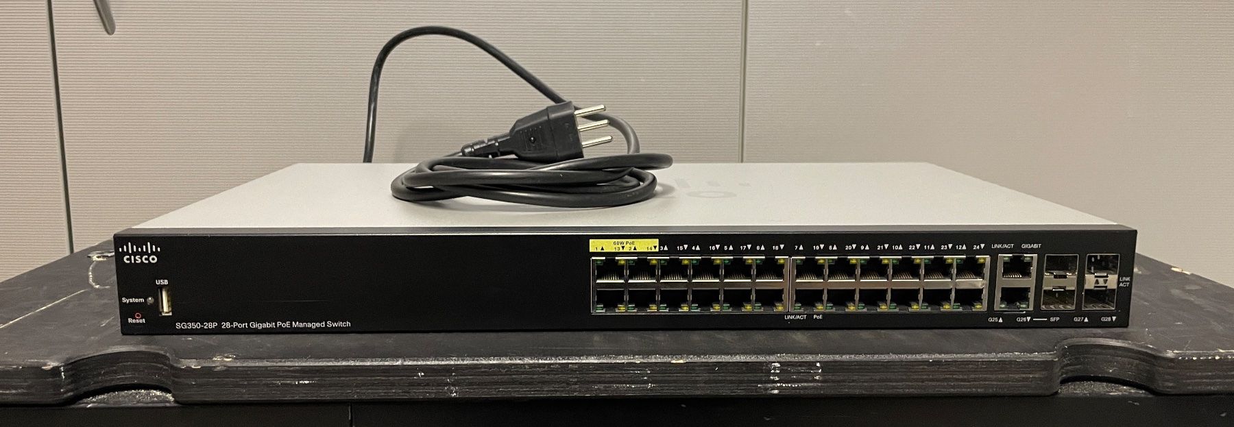 Cisco Hub & Switch: Cisco SG350-28P POE Switch 3/4 – Usato da Brütten venduto da Danisp