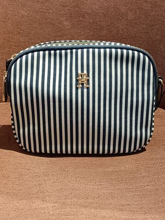 Tommy Hilfiger Crossbody Kameratasche, neuwertig