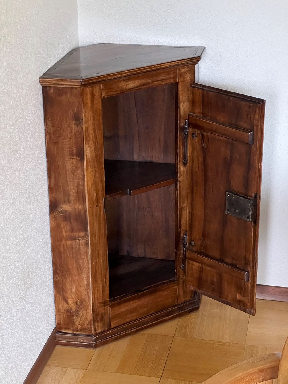 Cassettiere: Antike Eckkommode aus Massivholz – Usato da Sennhof venduto da Johnbest 7