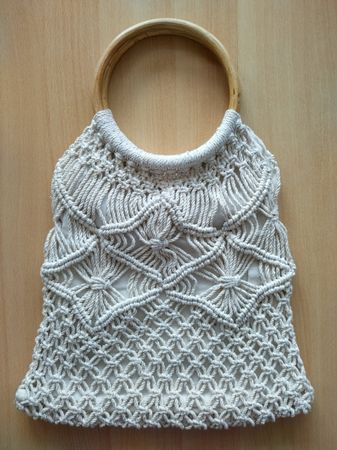 70s Vintage Makramee Handtasche mit Silberglanz & Holzgriff
