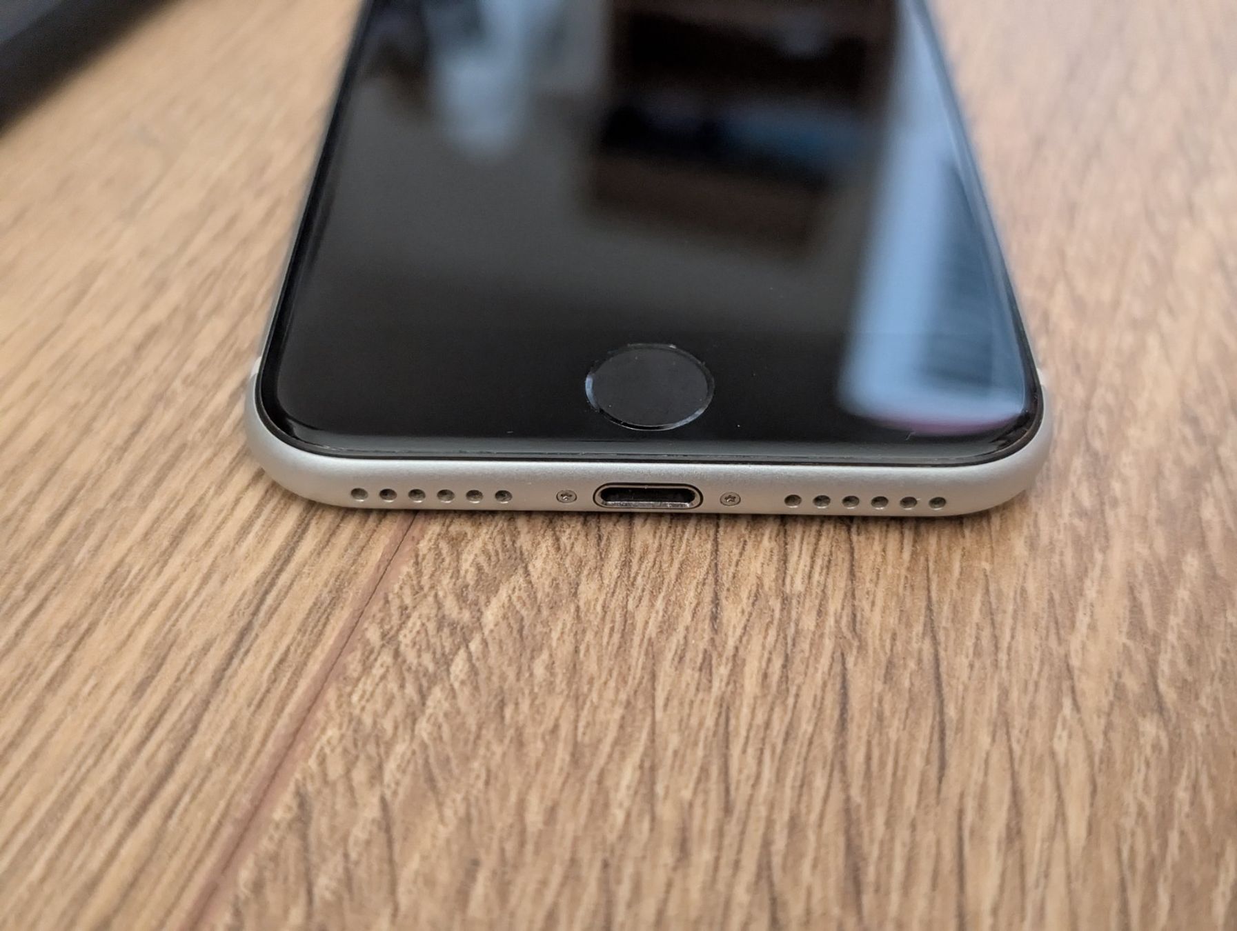 Apple Telefoni cellulari / Smartphones: iPhone SE - 2. Generation - Weiss - 64GB - TOP ZUSTAND – Usato da Rickenbach b. Wil venduto da Shatter 4