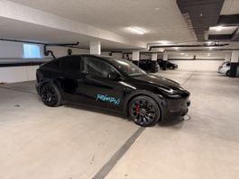 TESLA Model Y Performance 2024 schwarz Top Zustand Enhance