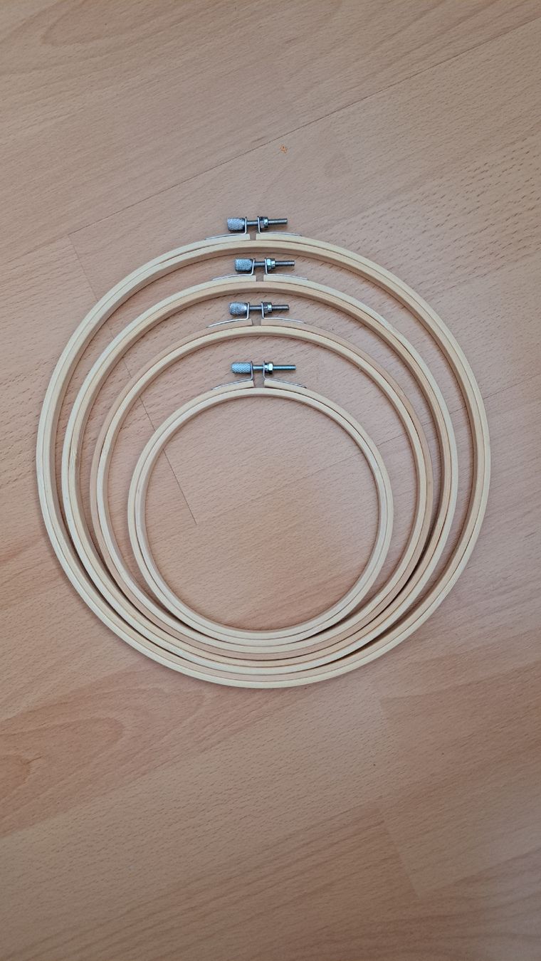 Cerchi da ricamo: Stickrahmen Set Holz 4 verschiedene Groessen neu – Nuovo (secondo la descrizione) da Thun venduto da tan_2kvt