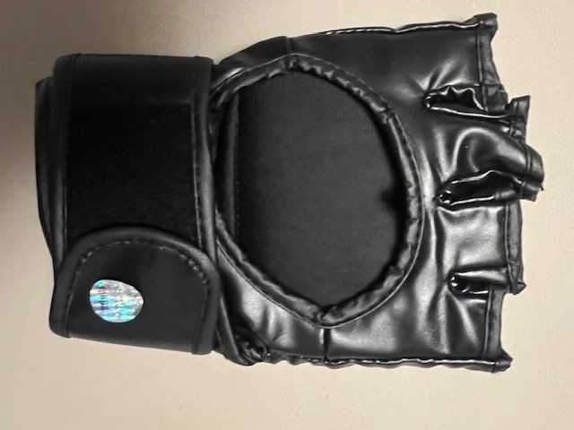 Autografi: Conor McGregor Signed UFC Glove In Display Case + COA – Nuovo (secondo la descrizione) da S. Pietro venduto da SORETOLO 7