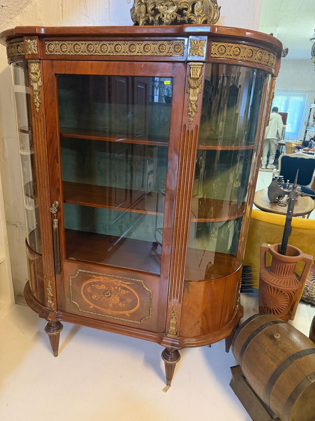 Vetrine: Venezianische Vitrine – Usato da Ebikon venduto da Berku