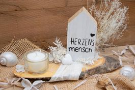 Deko mit Kerze und Schriftzug "Herzens Mensch" neu