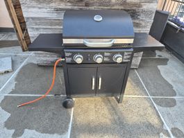 Gasgrill mit halbvoller Gasflasche, 3 Brenner, guter Zustand