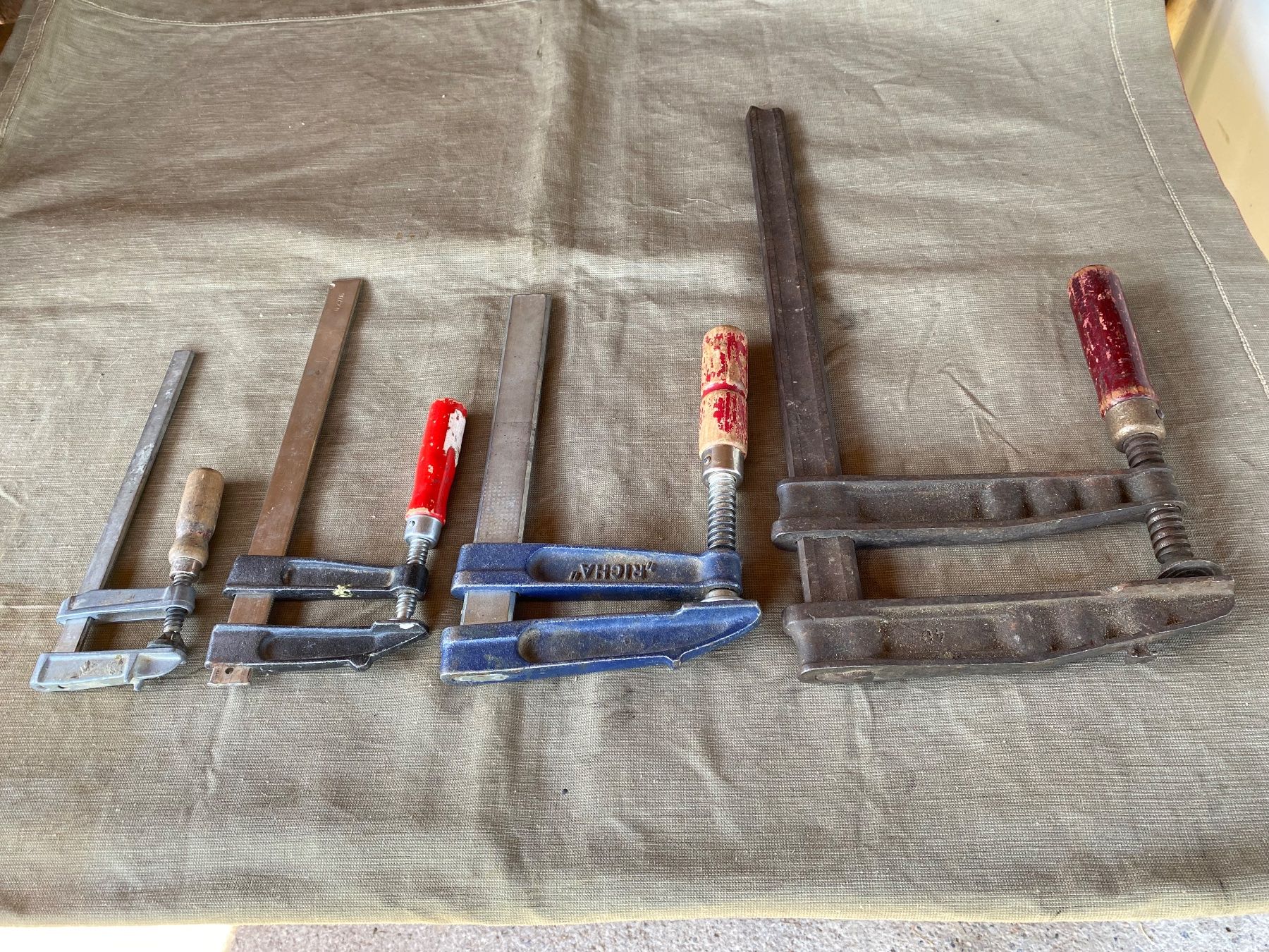 Tutti gli attrezzi: 4 alte Schraubzwingen – Usato da Feldbach venduto da Olive1 5