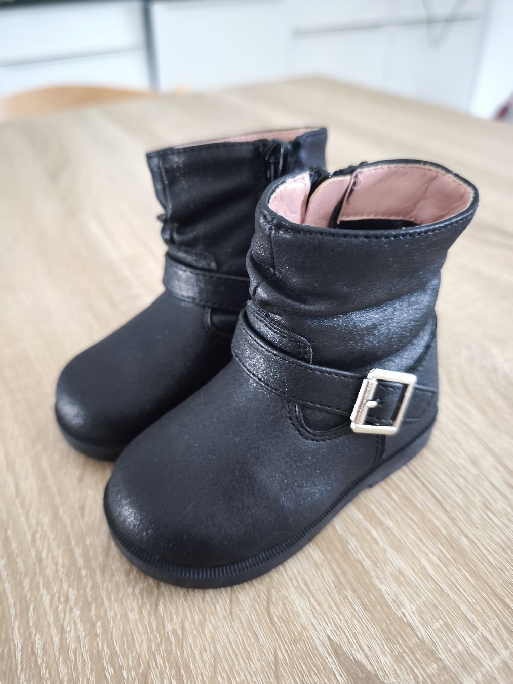 Scarpe per ragazzi: Kinderstiefel schwarz 20 – Nuovo (secondo la descrizione) da Studen BE venduto da Dianatorres