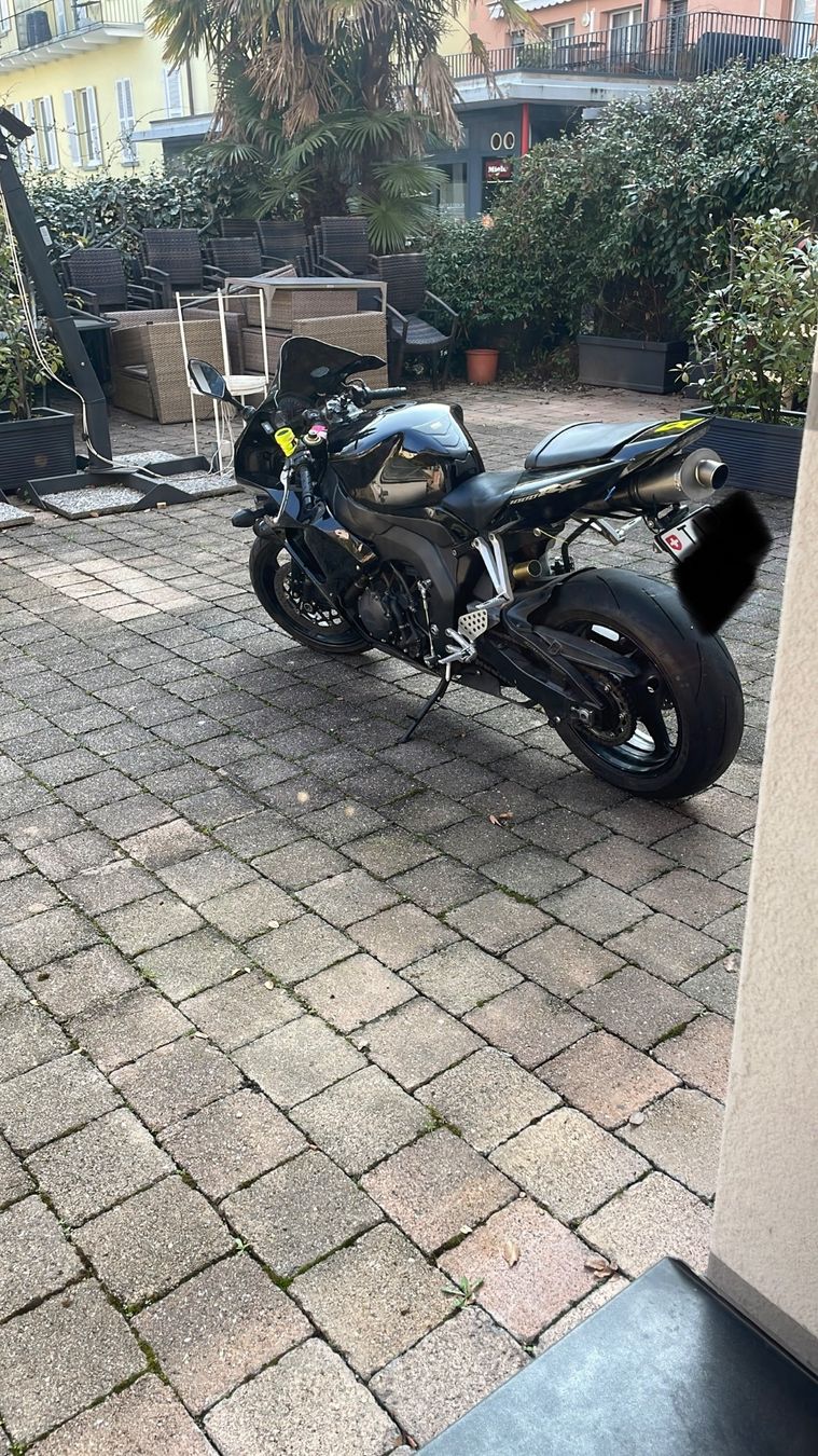 Strada: Cbr 1000rr 07 restyling – Usato da Balerna venduto da Axldeejay79 1