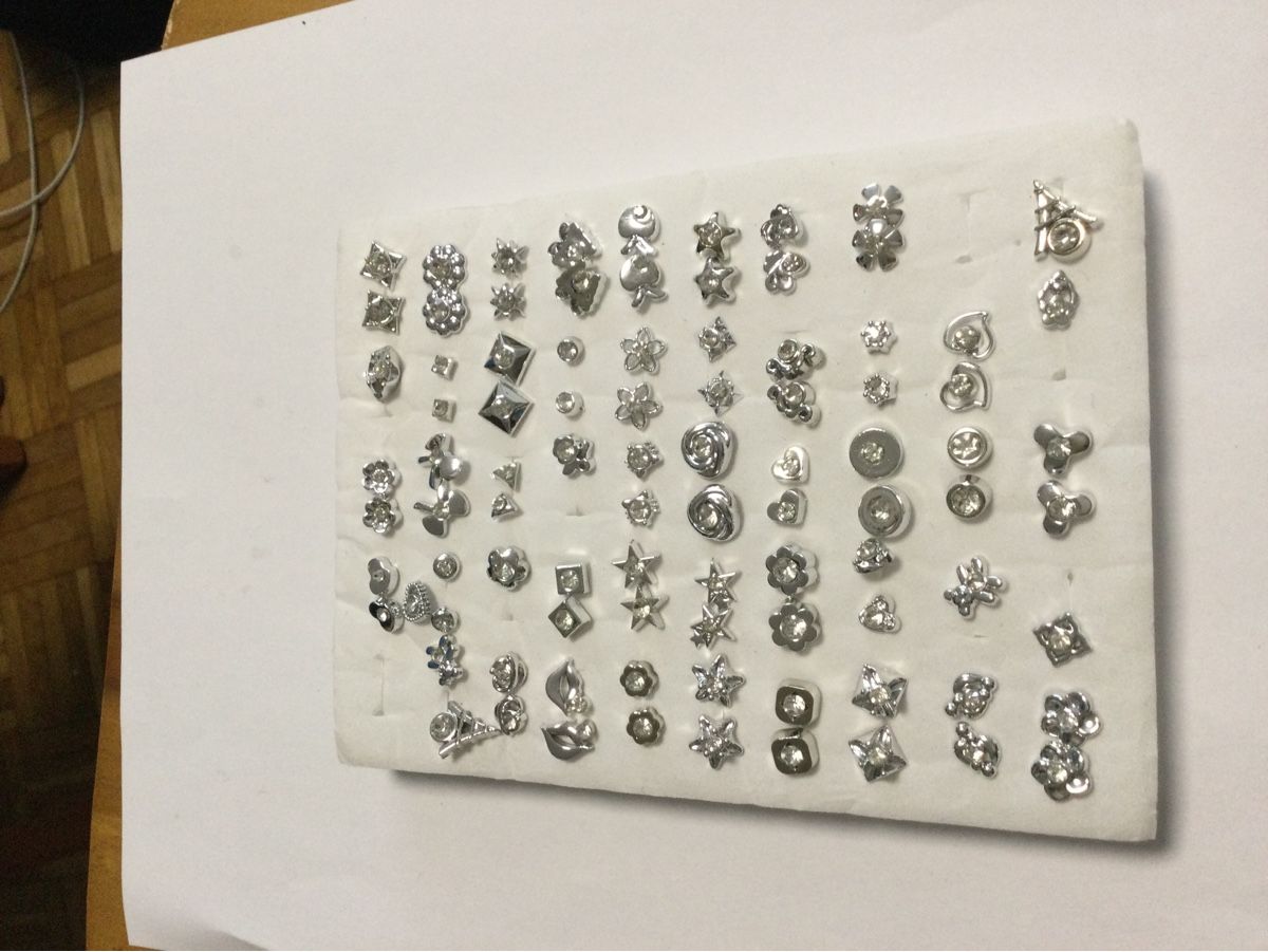 Orecchini pendenti & Orecchini a lobo: Ohren -Steker oder Ohrringe Models ca 40Stuck  – Nuovo (secondo la descrizione) da Basel venduto da vat_lp8z 1