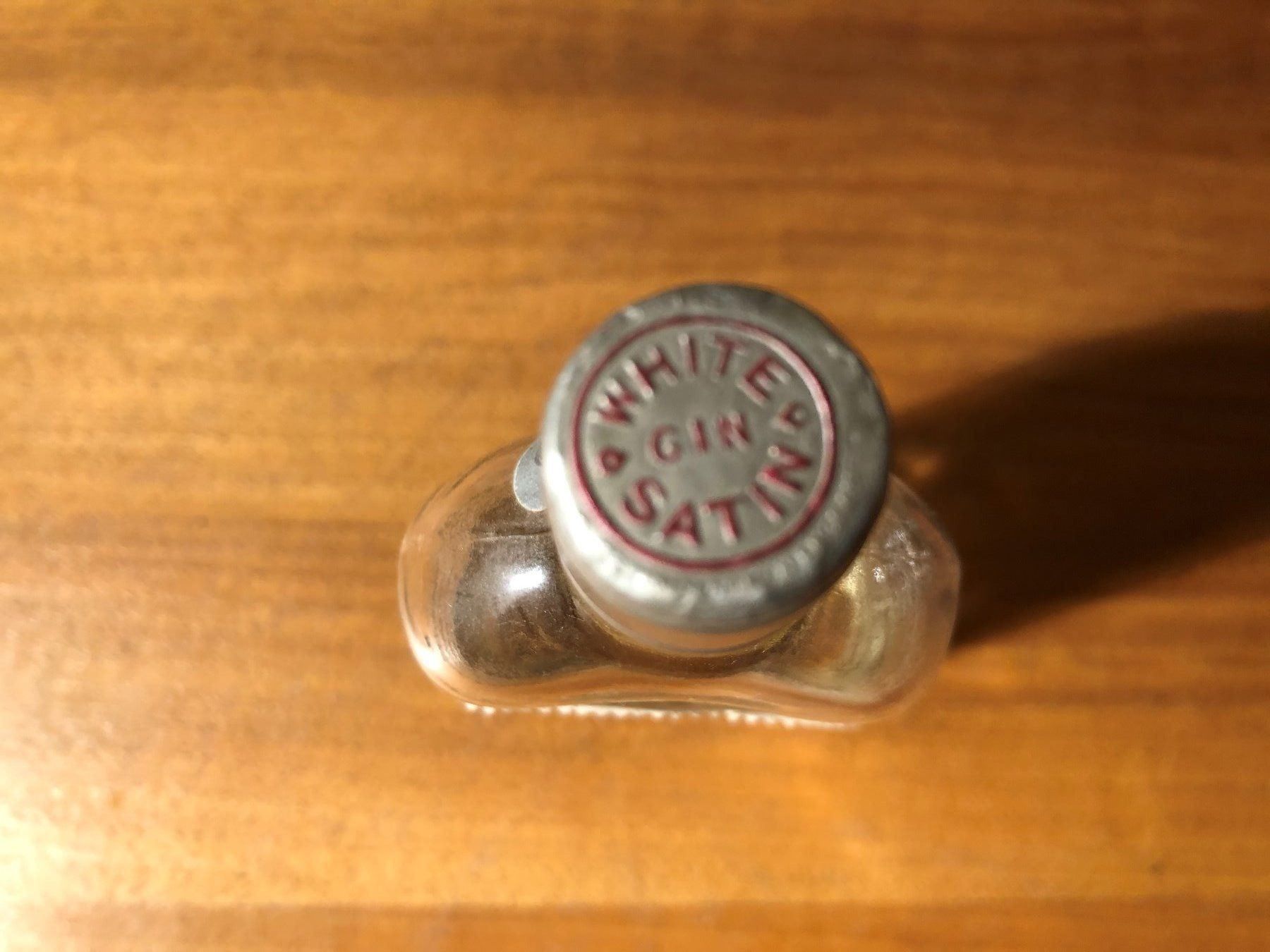 Bevande alcoliche: Burnett's White Satin Gin Miniatur Antik – Usato da Basel venduto da Cambes 2